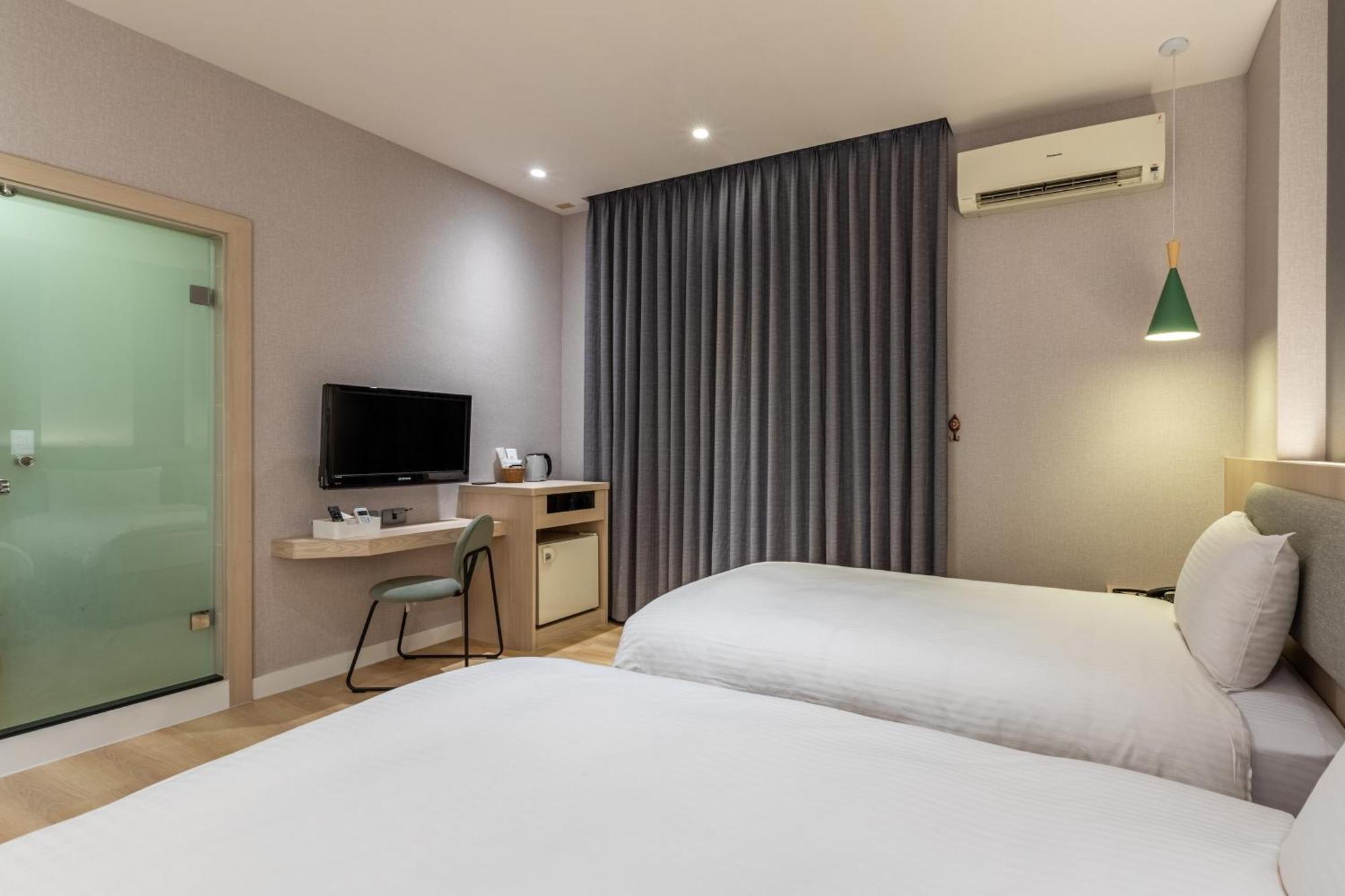 Fu Hsiang Hotel Yilan Quarto foto
